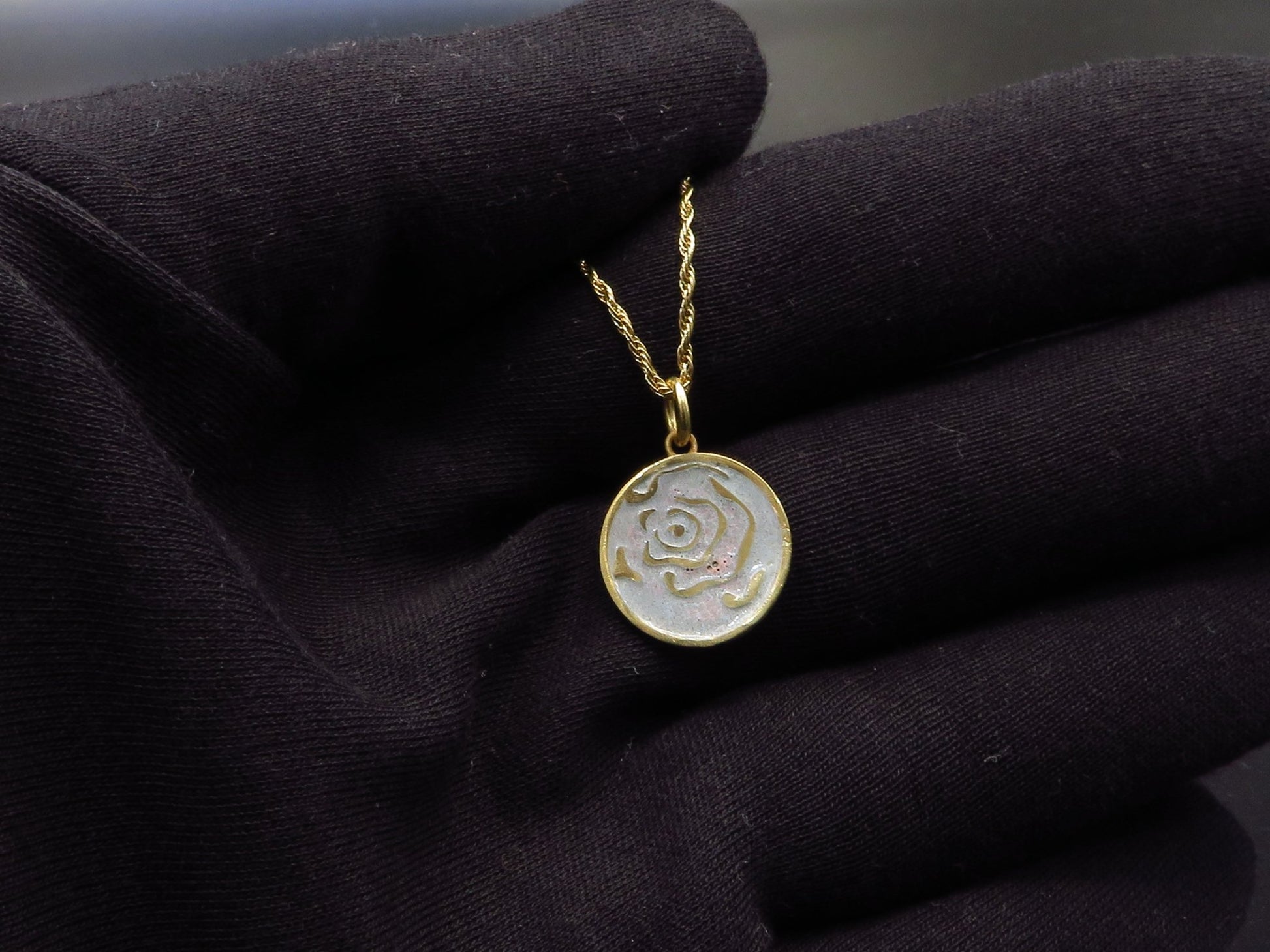 Abstract Rose pendant - Gold Vermeil - Hyperbolic studio