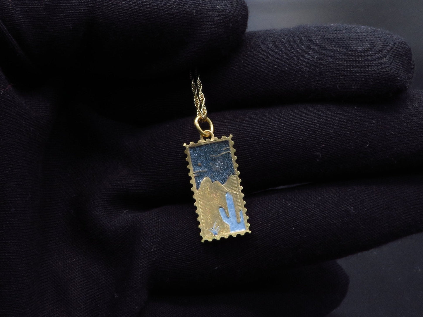Desert Stamp pendant - A Charming Fusion of Nature and Elegance - Hyperbolic studio