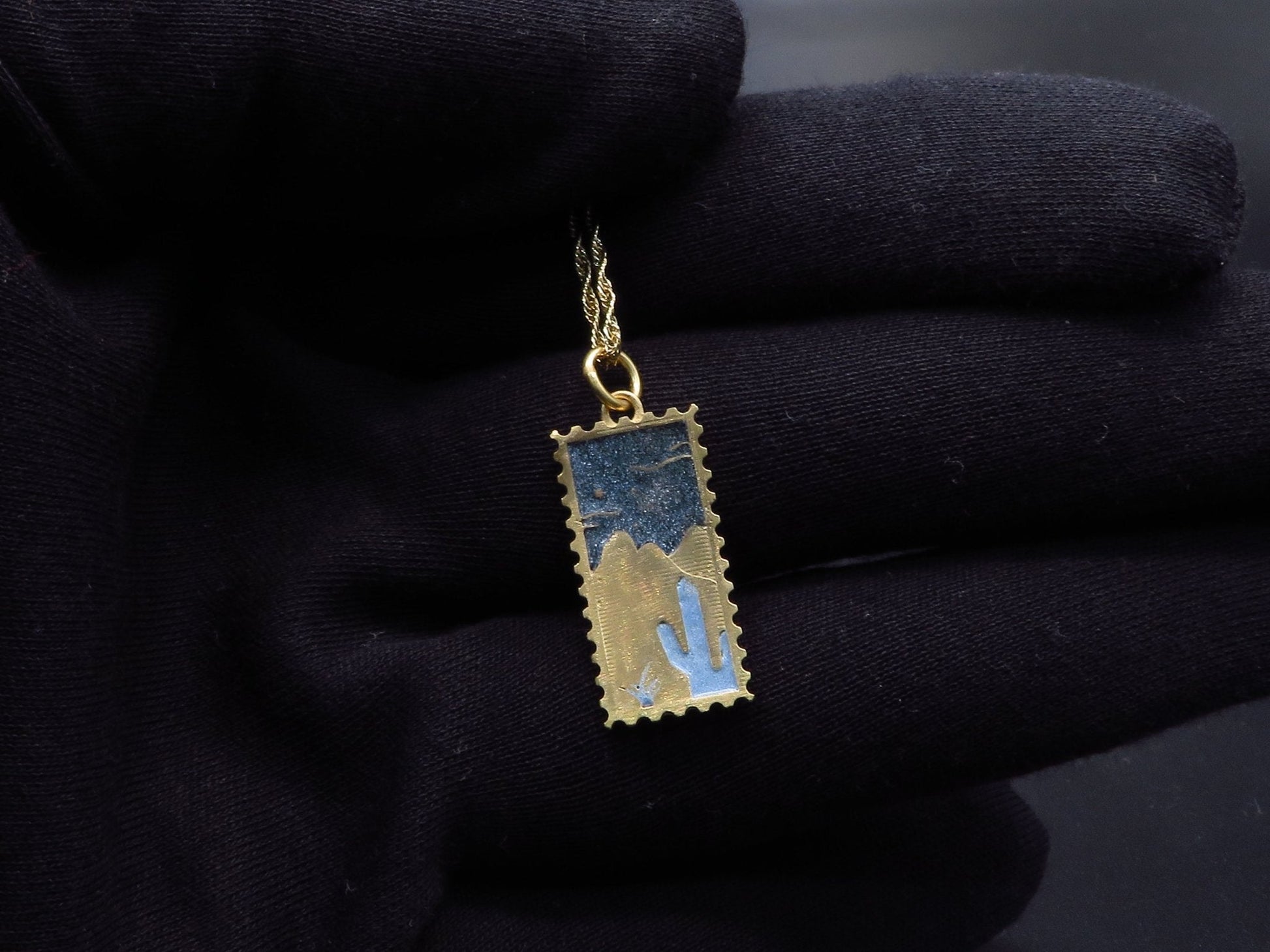 Desert Stamp pendant - A Charming Fusion of Nature and Elegance - Hyperbolic studio