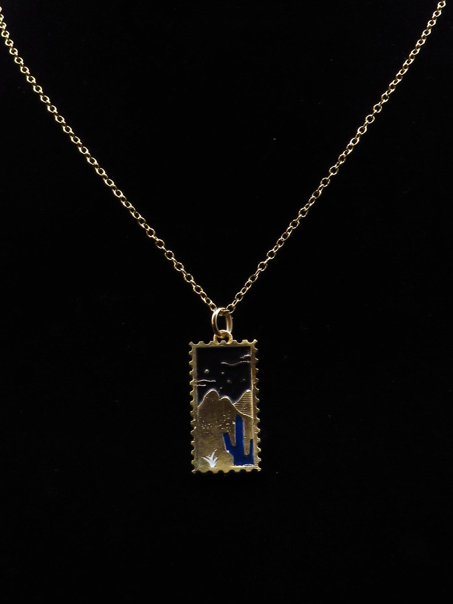 Desert Stamp pendant - A Charming Fusion of Nature and Elegance - Hyperbolic studio