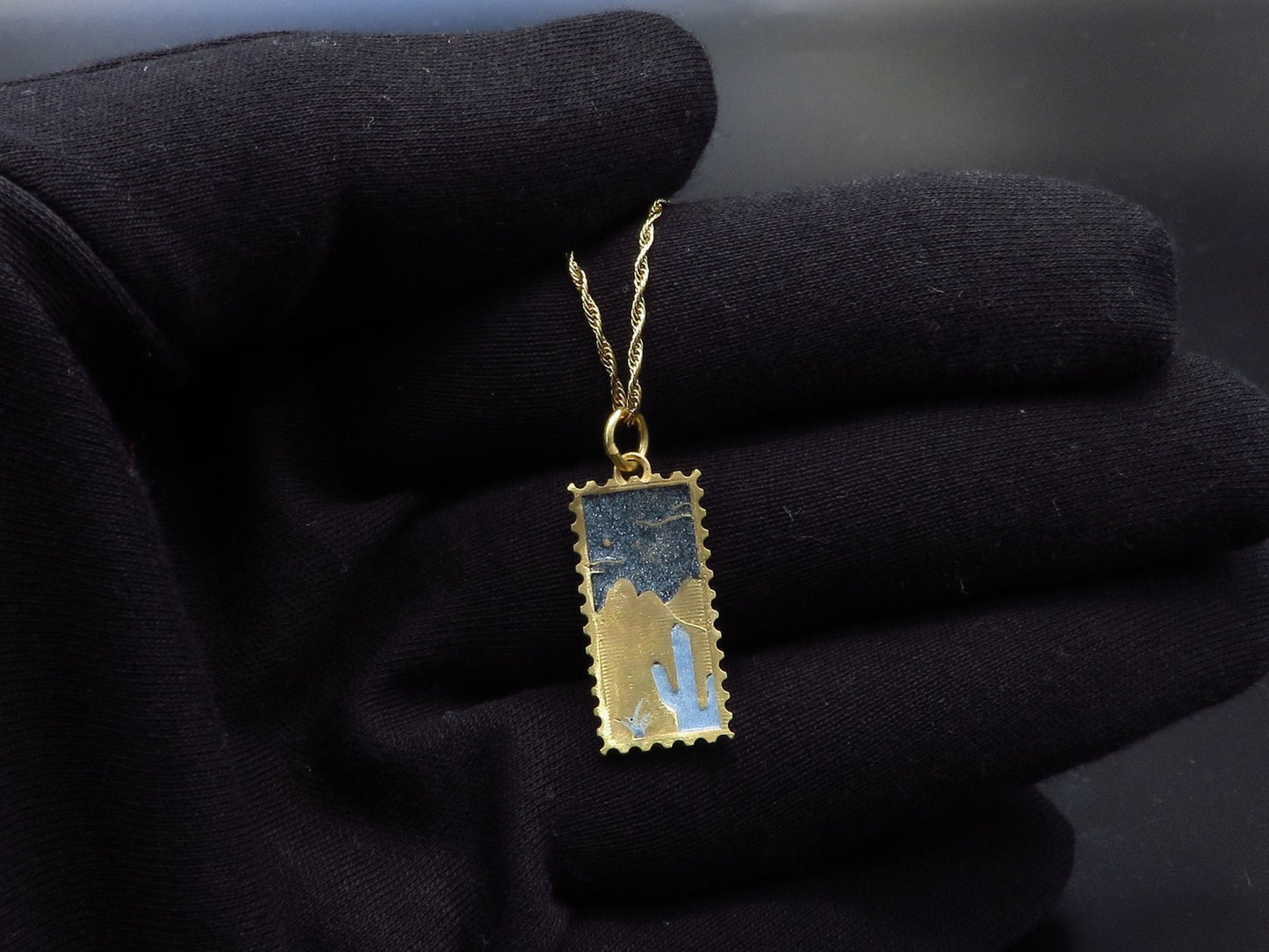 Desert Stamp pendant - A Charming Fusion of Nature and Elegance - Hyperbolic studio