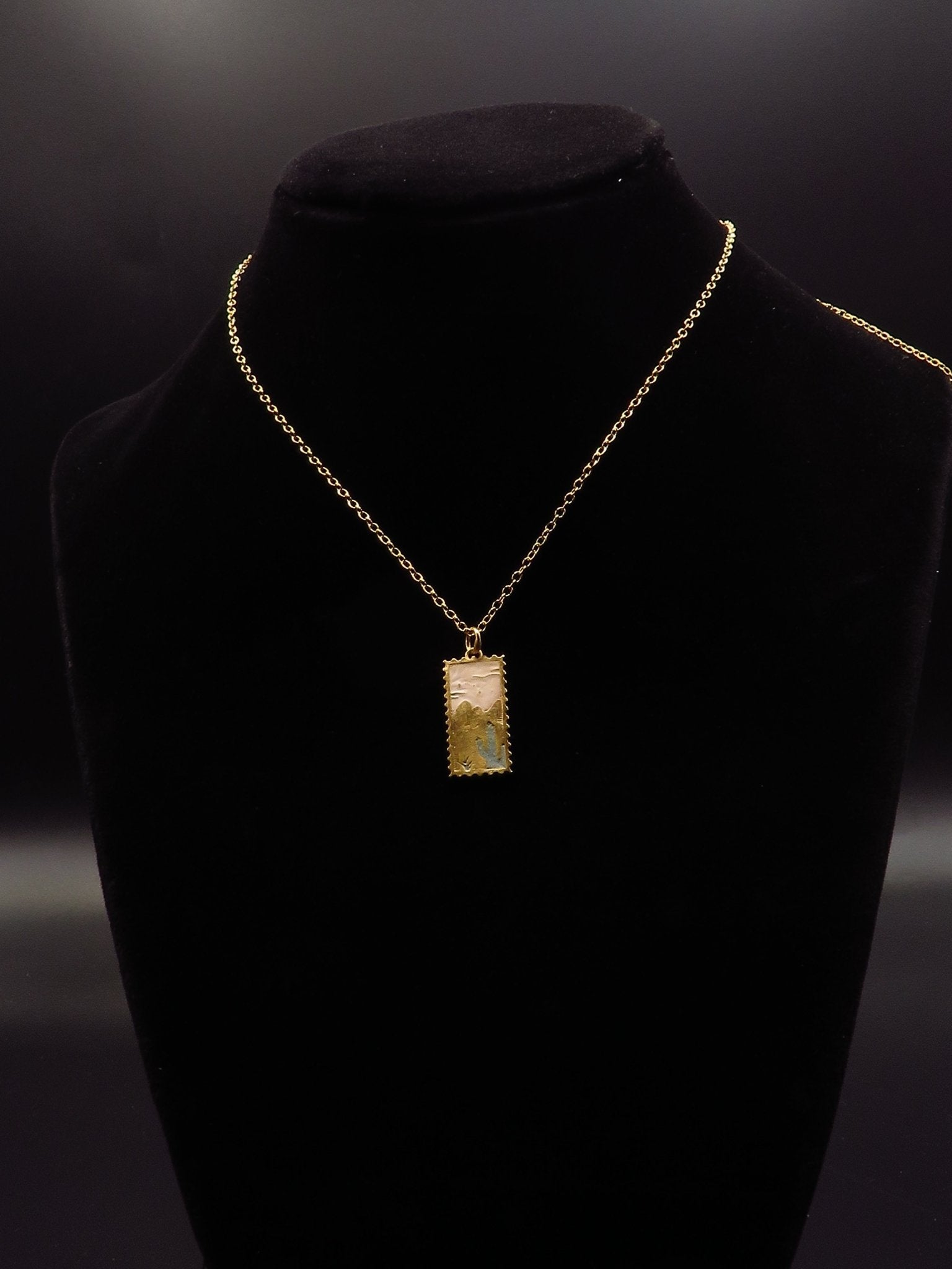 Desert Stamp pendant - A Charming Fusion of Nature and Elegance - Hyperbolic studio