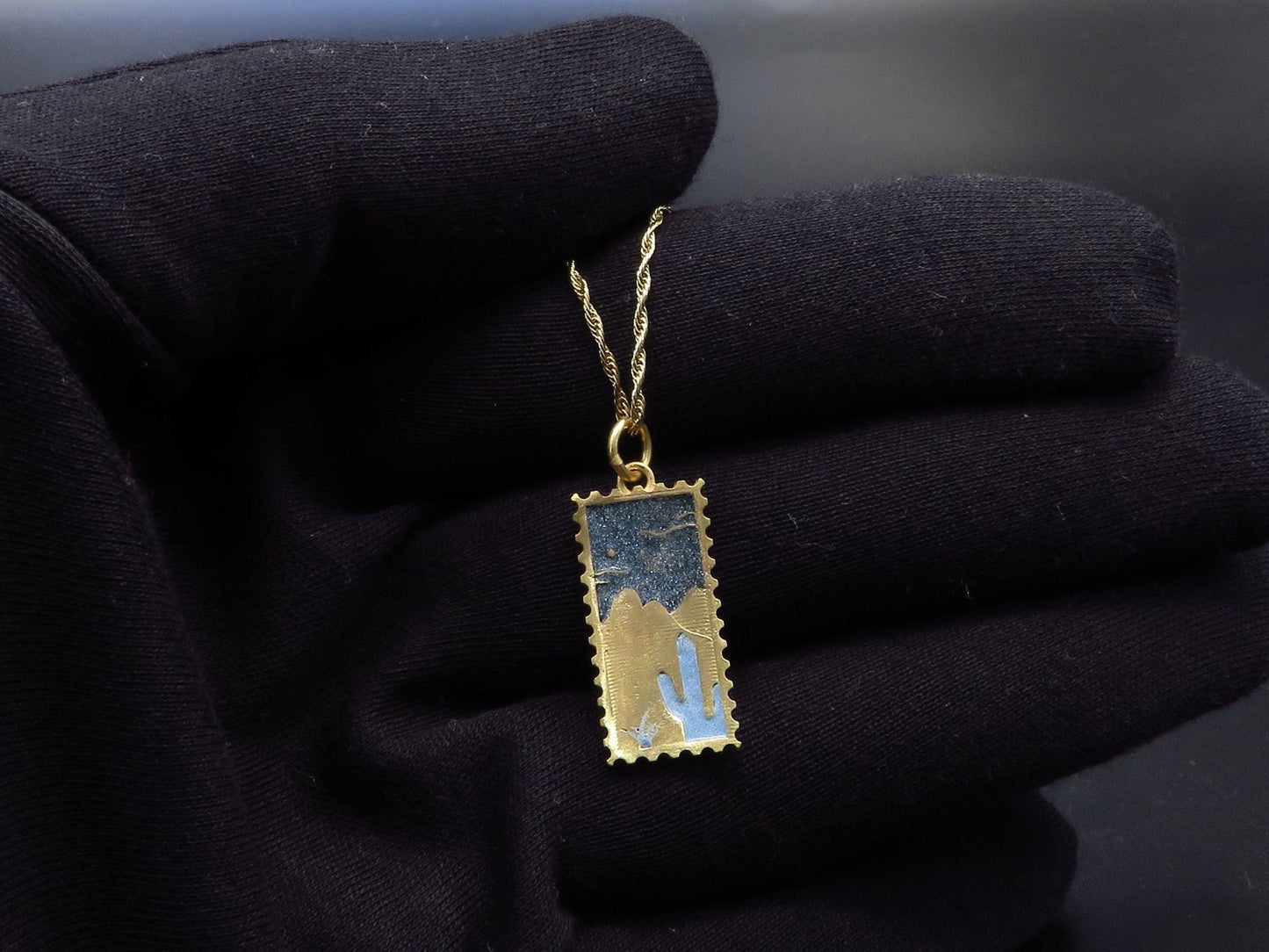 Desert Stamp pendant - A Charming Fusion of Nature and Elegance - Hyperbolic studio