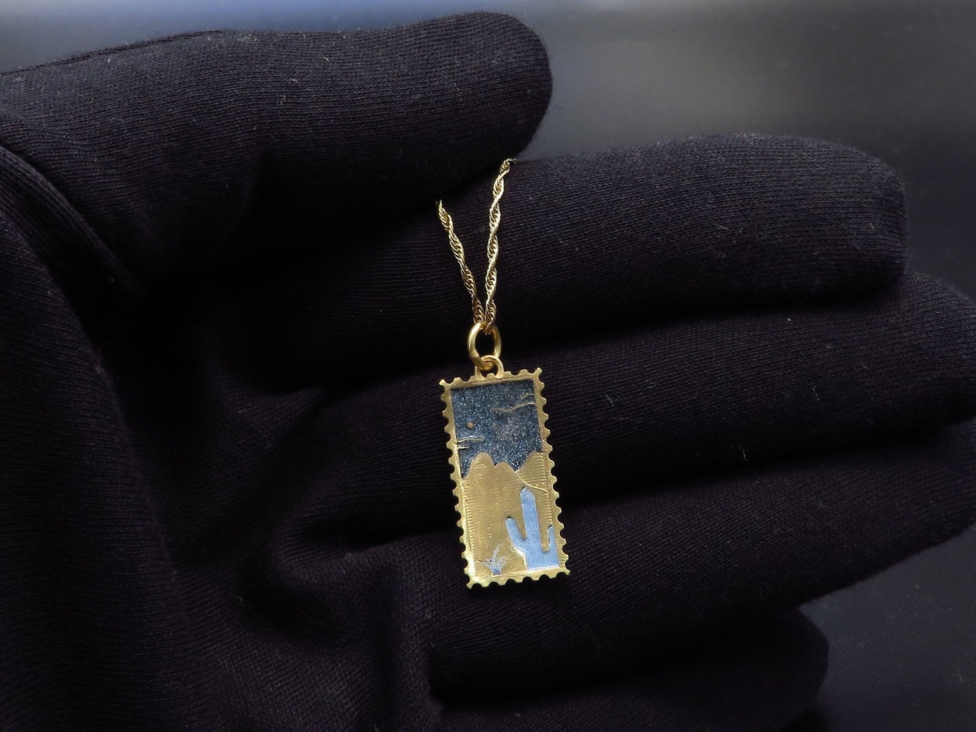 Desert Stamp pendant - A Charming Fusion of Nature and Elegance - Hyperbolic studio