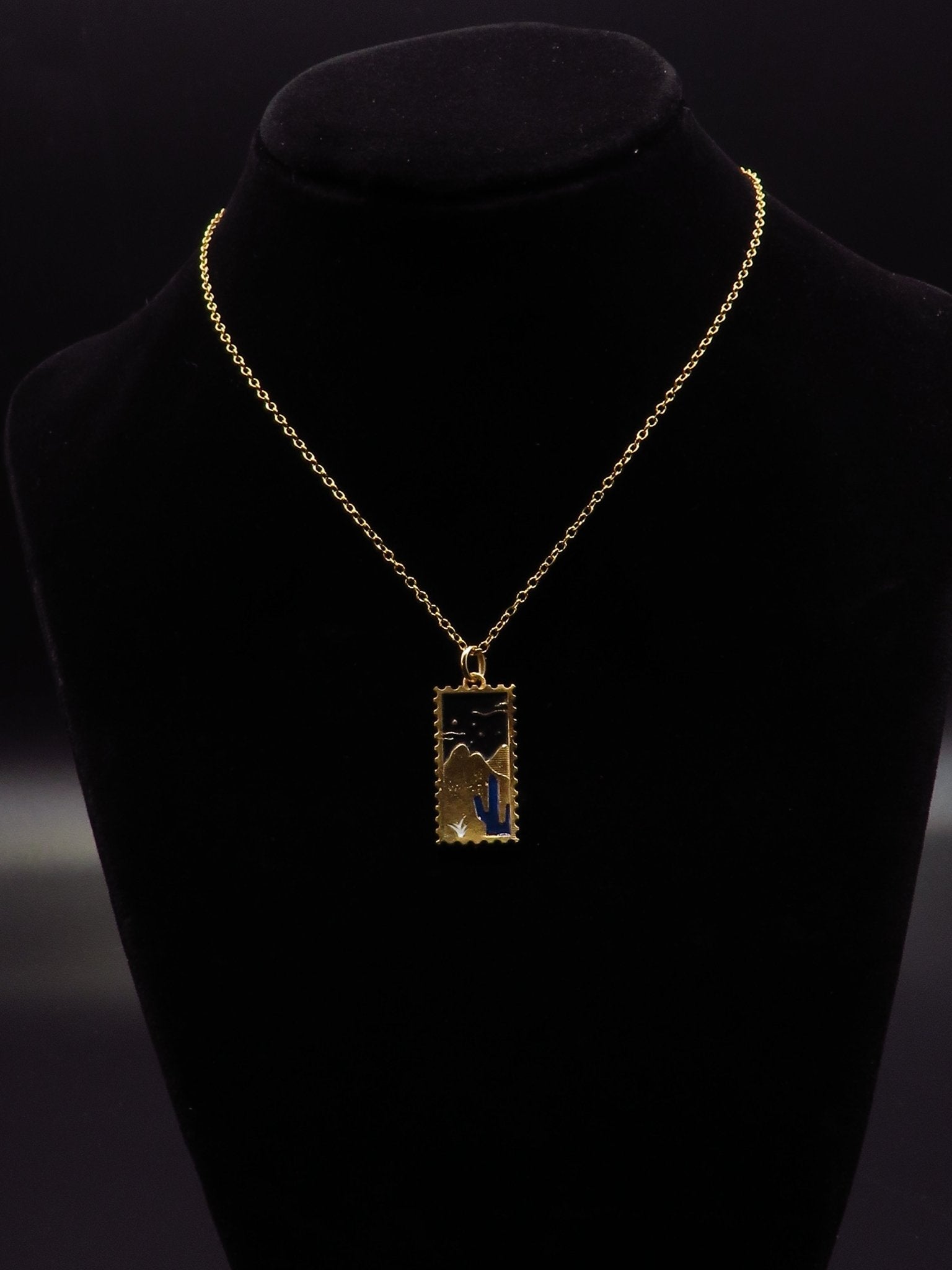 Desert Stamp pendant - A Charming Fusion of Nature and Elegance - Hyperbolic studio