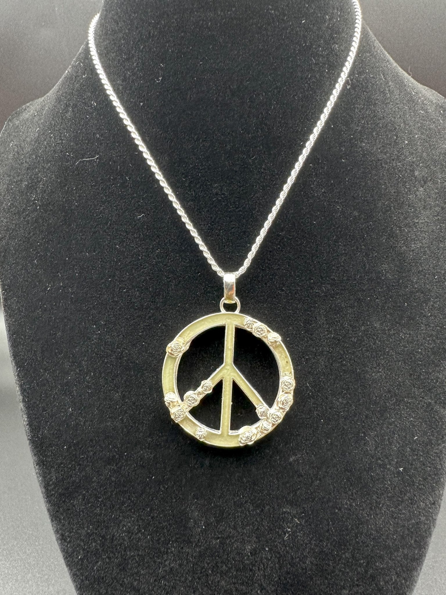 Peace rose pendant - Hyperbolic studio