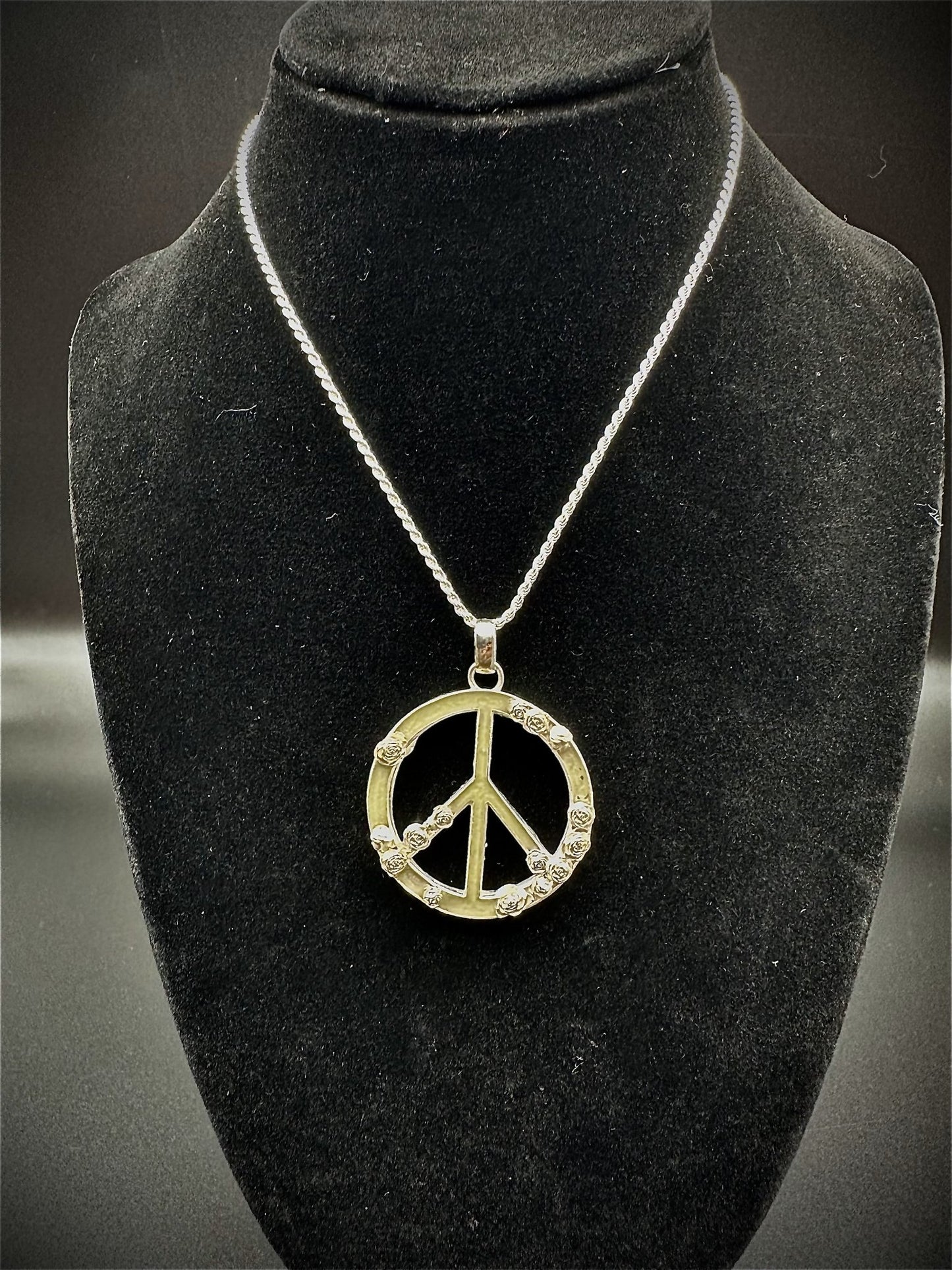 Peace rose pendant - Hyperbolic studio